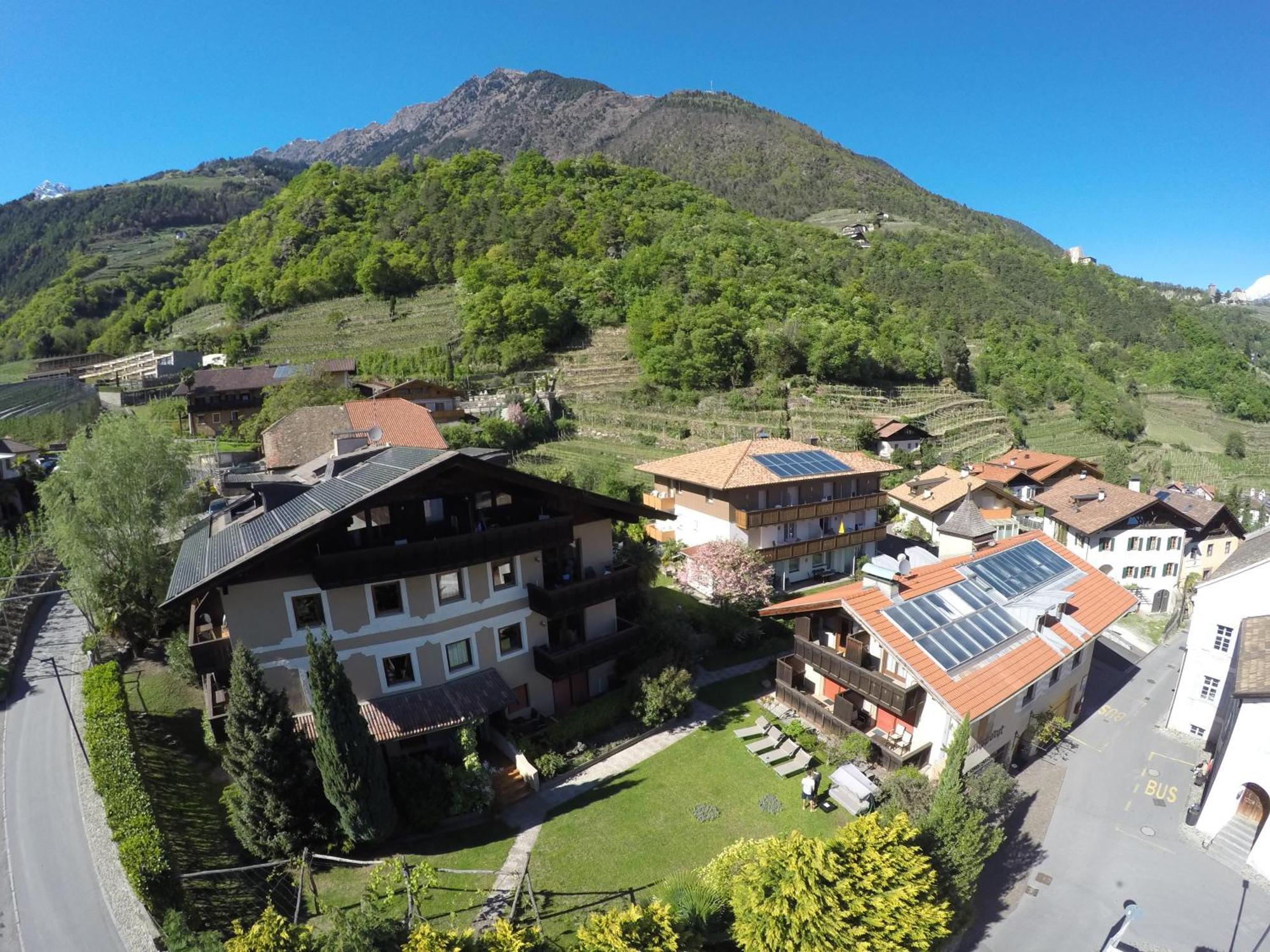 Ferienwohnungen St Hippolyt Mit Hallenbad Lagundo Exterior photo